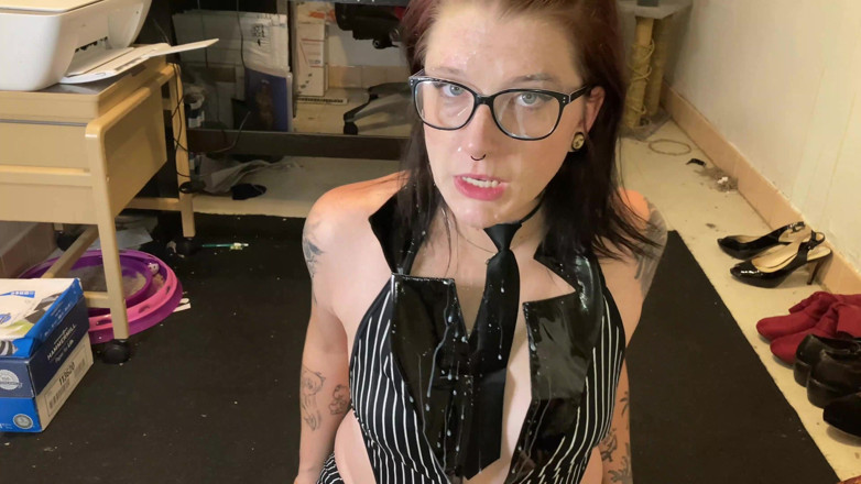 Missellie8: Con đĩ bimbo văn phòng