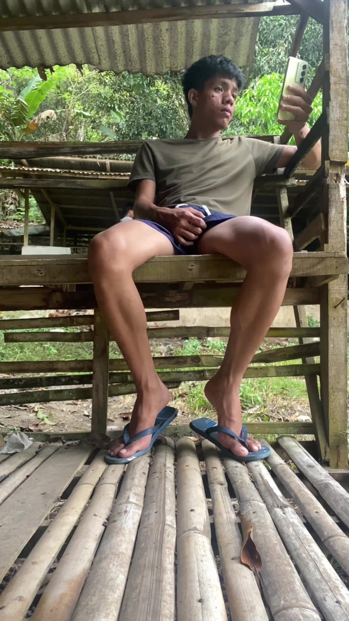 Jameson Official: Il Giovane Twink Pinoy Si Masturba Di Nascosto All'aperto