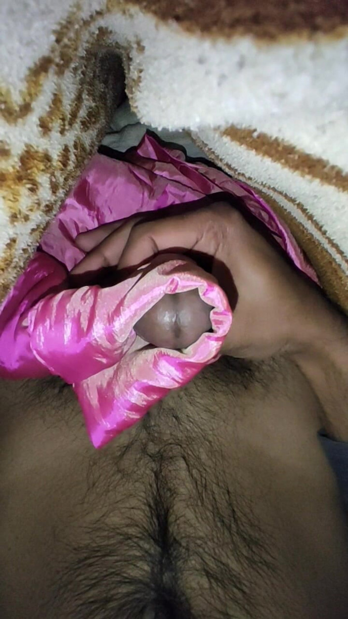 Satin And Silky: Porno de branlette en satin et soie - branlette avec un...