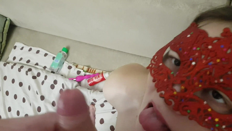 BabyElsa69: Üniversiteli kızı sikiyor ve amcık boşalıyor