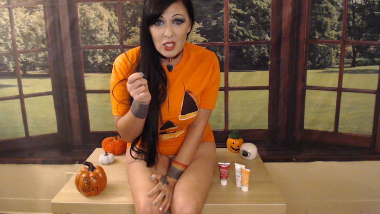 Abby Anna: CBT halloween prank lubang pantat kencing menganga