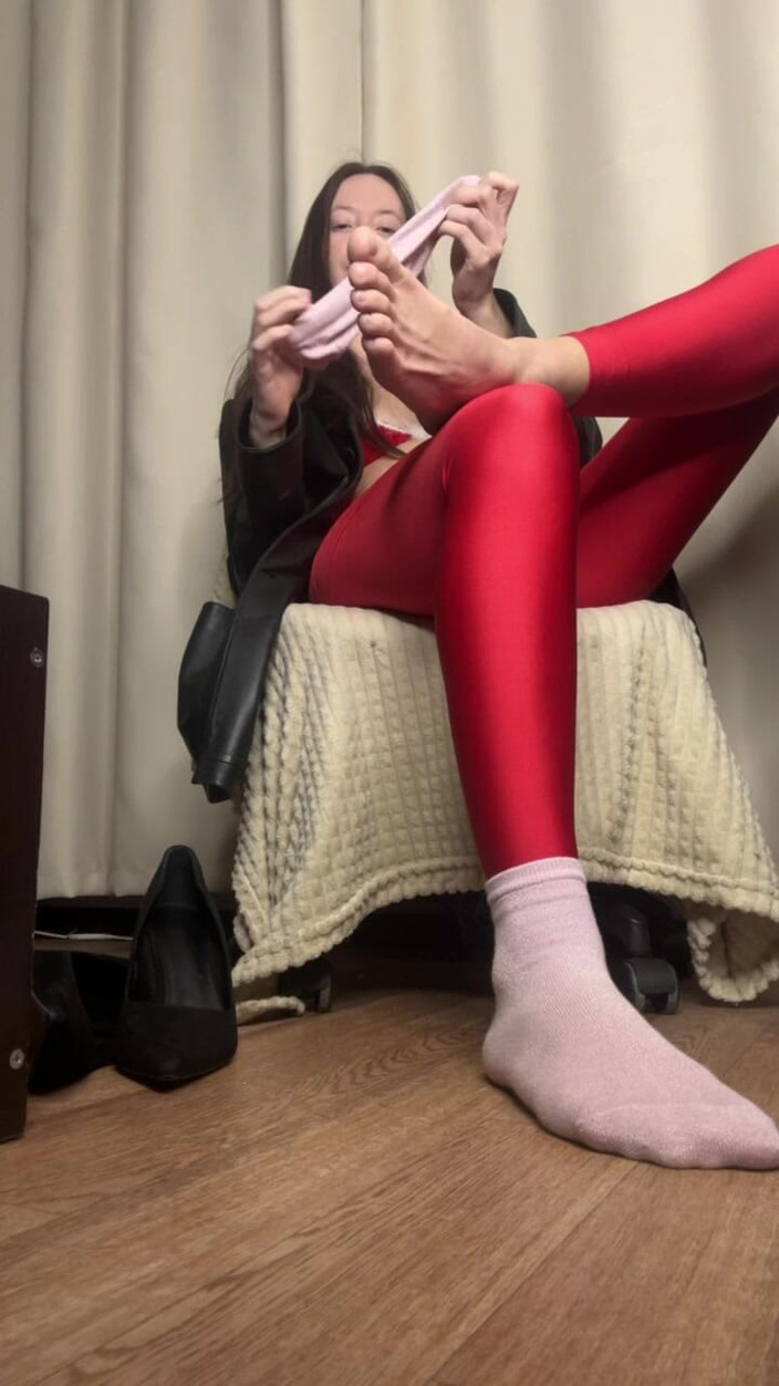 Skinny_lady69: Inspiră-mi șosetele mirositoare