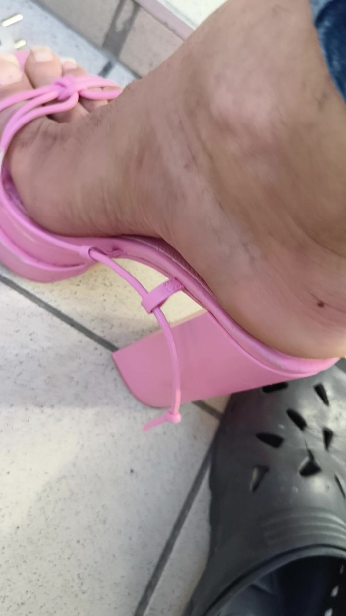 Mutsakin: Rosa High Heels