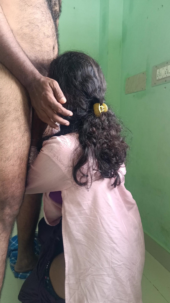 Laxi ammu: Pembantu rumah menikmati seks berdiri