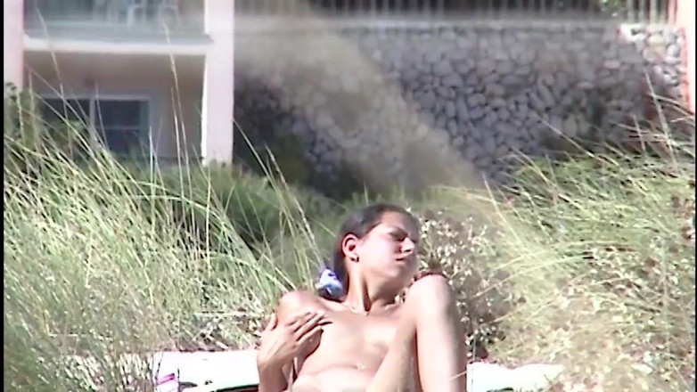 Beachbitches: Perverser jäger am strand