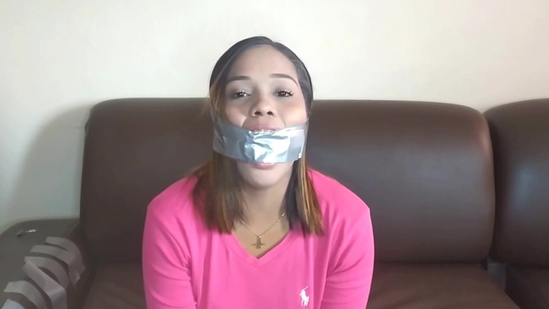 Selfgags Latina Bondage: Lepicí páska Cleave Gagged kráska má citlivý dávivý reflex!