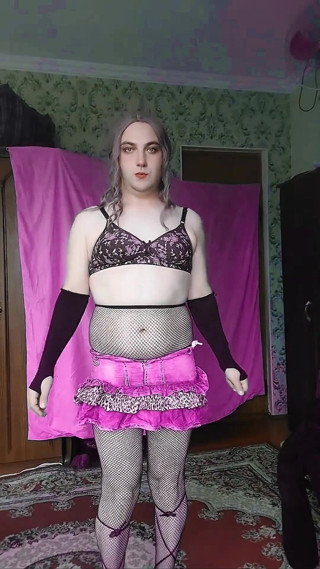 Kitty_Cross: La calda cheerleader femminuccia del college fa una performance sexy...