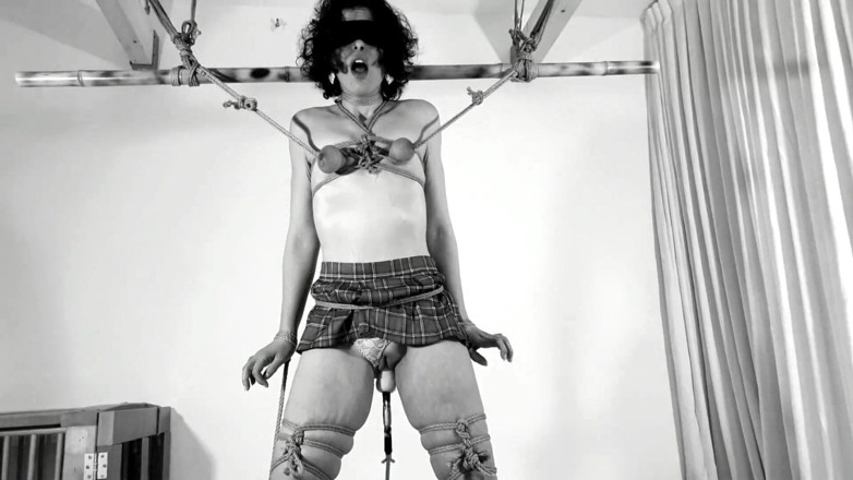 Bdsmlovers91: Ovation debout : sa première fois avec la nouvelle machine à baiser -...