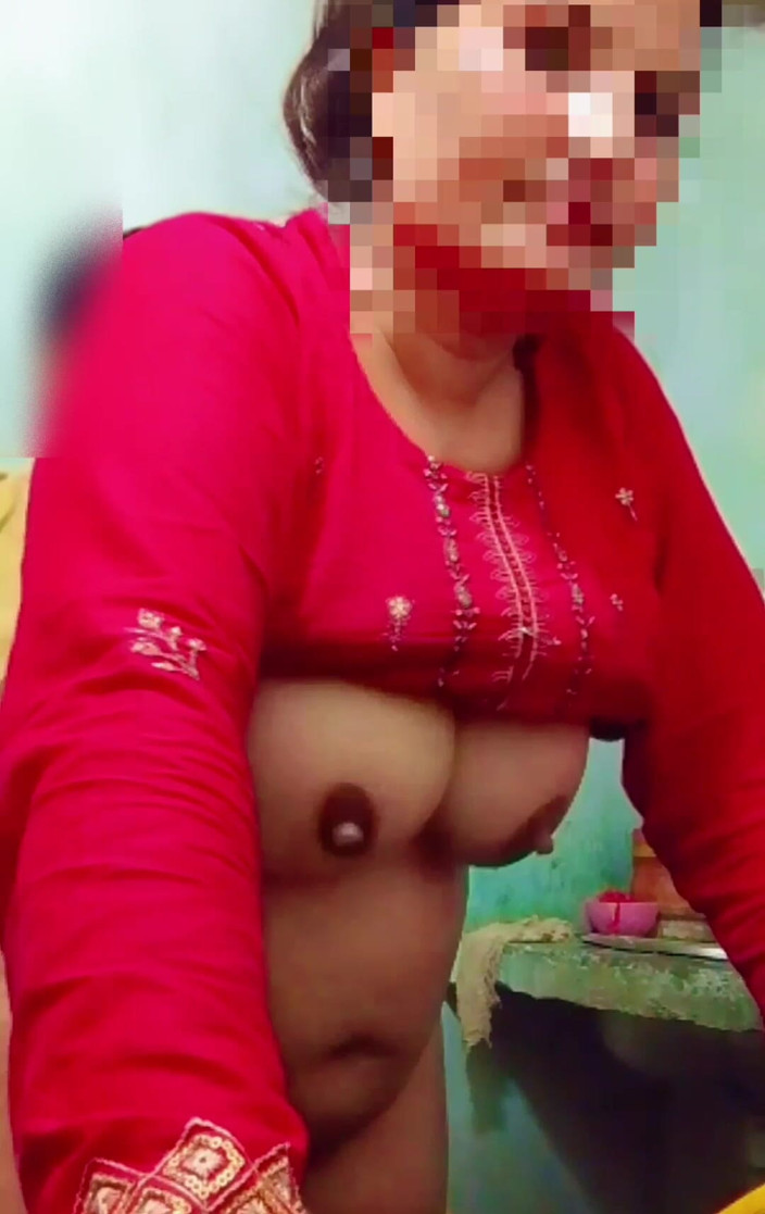 Abida sexy: Kuwari dulhan第一次做爱，suhagrat说话音频巴基斯坦chiara在嘴里射精