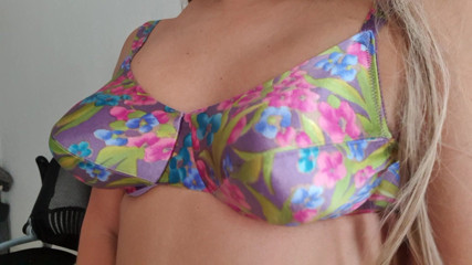 Only bras: Разноцветный атласный лифчик Victoria Sec, pointy сиськи