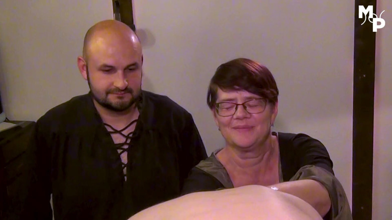 Schwester Sandra: Maîtresse Sandra et Marcus Pollack fistent leur esclave bi