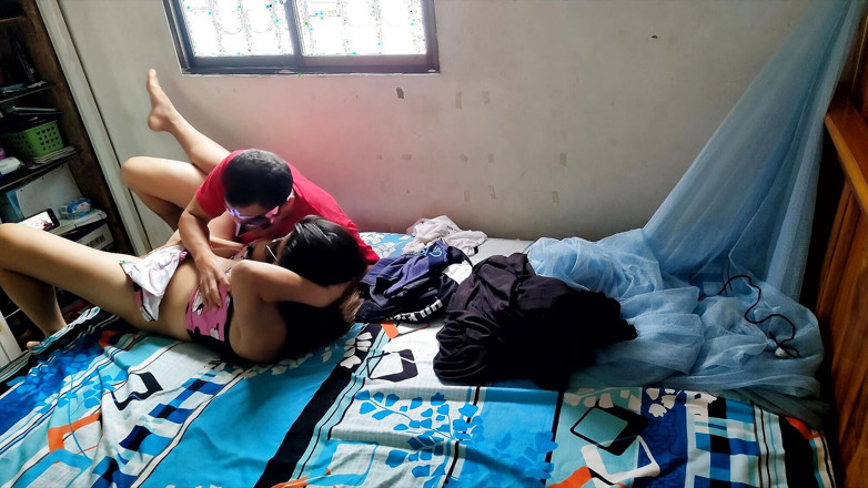 Martin13: Minha madrasta gorda e suja tenta sua sorte fazendo pornô...