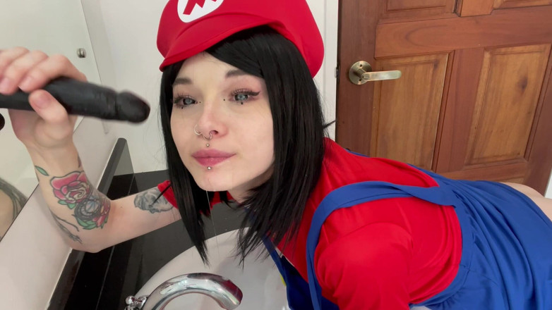 Karneli Bandi: Miss Mario Dildo berkongkek kasar dan creampie