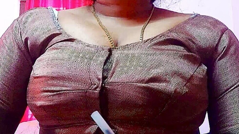 Desi Mohini: デシのセクシーな主婦のハードコアセックス in ルーム