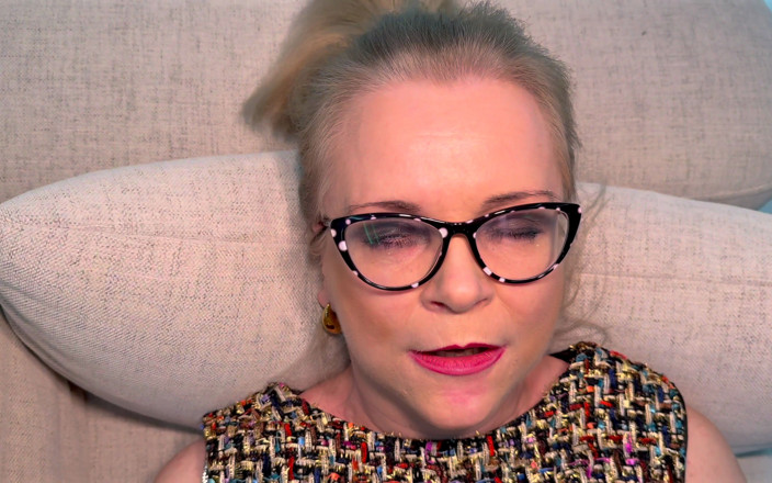 Misses_Jenny: Casting porno blonde mature - jamais tard pour commencer