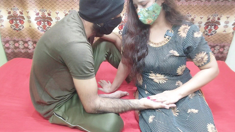 Pakistani CoupleX: Il marito desi indiano tipico ha fermato sua moglie di...