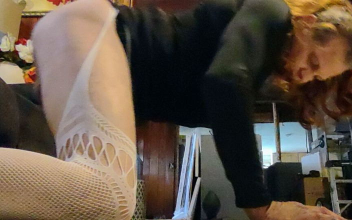AnalAndrea: Sissyding con un enorme dildo