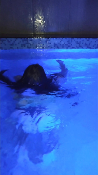 Karencx: En La Piscina
