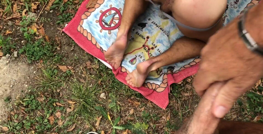 Crunch French bareback porn: Snif sneakersku befor nyepong kontolku dan crot di dalam memeknya