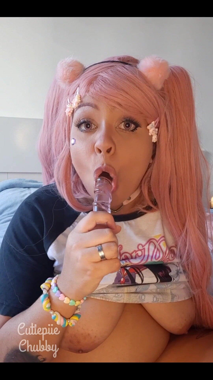 Cutiepiie Chubby: Follando a mí mismo como si quisiera que me folles...