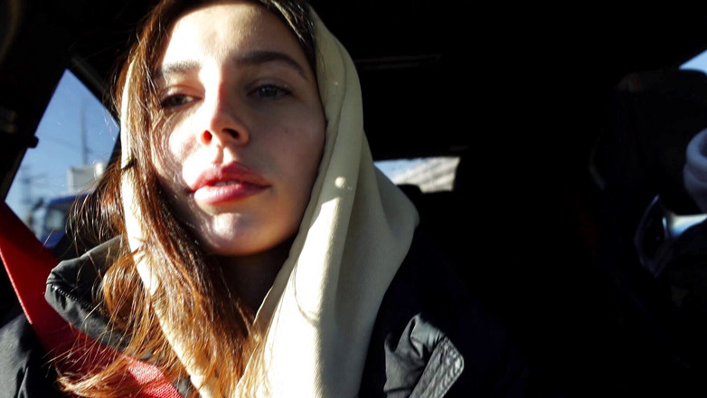 Ghomestory: Elle m'a doucement sucé et baisé dans la voiture en...