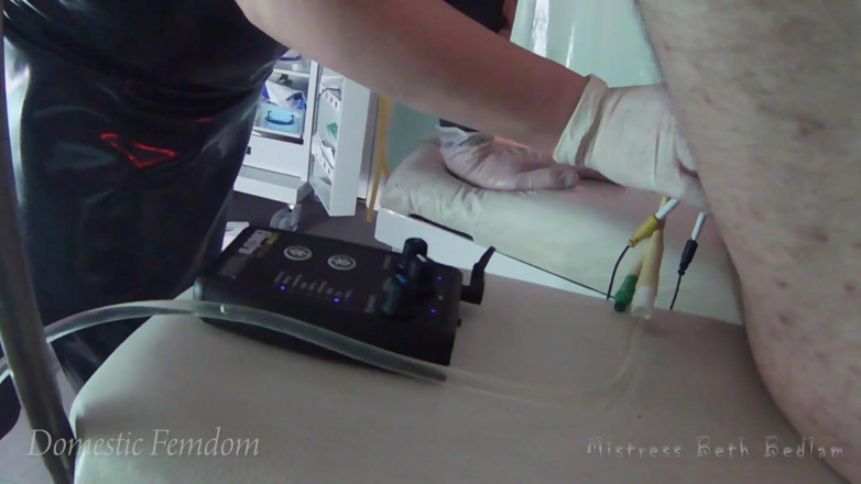 Domestic femdom: Partie 2 Modifiée - CBT Électrique Extrême