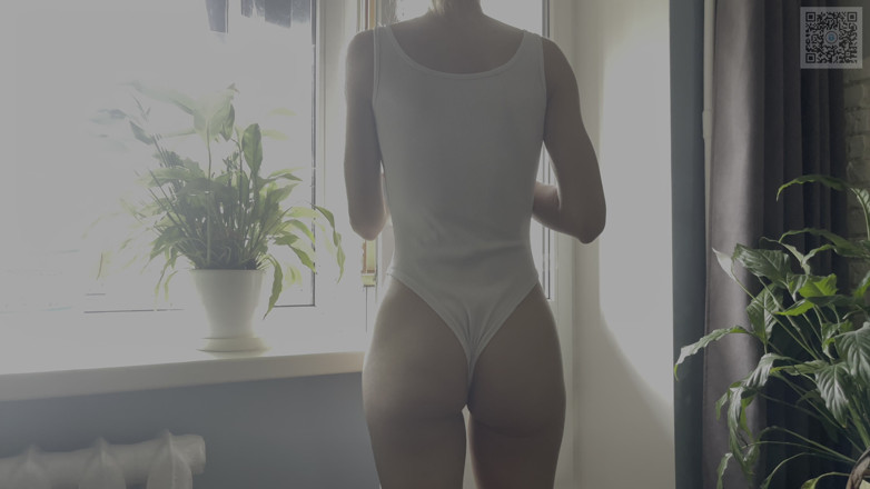 Horny_Ju: Masturbação arriscada na varanda