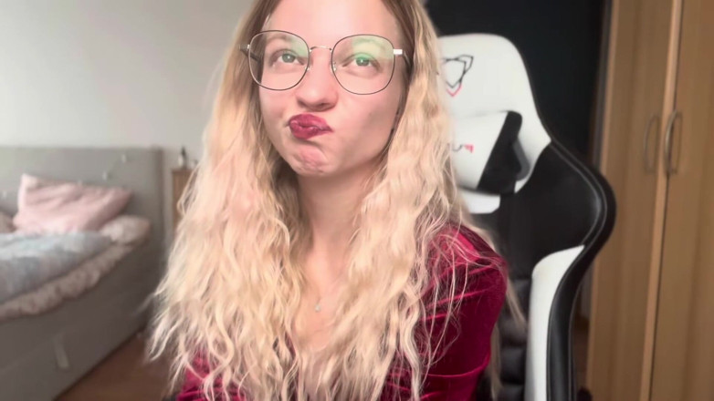Goddess_Bella_Rae: 如何知道他有一只虾