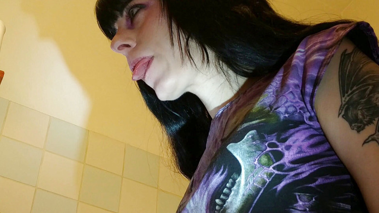 Beth Kinky: Зубна щітка після гарного мінету