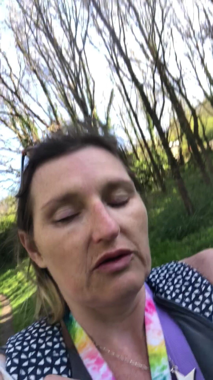 Pissing Paradise: Fick Mich! Ich Brauchte Diese Natursekt an Einem Öffentlichen Ort!