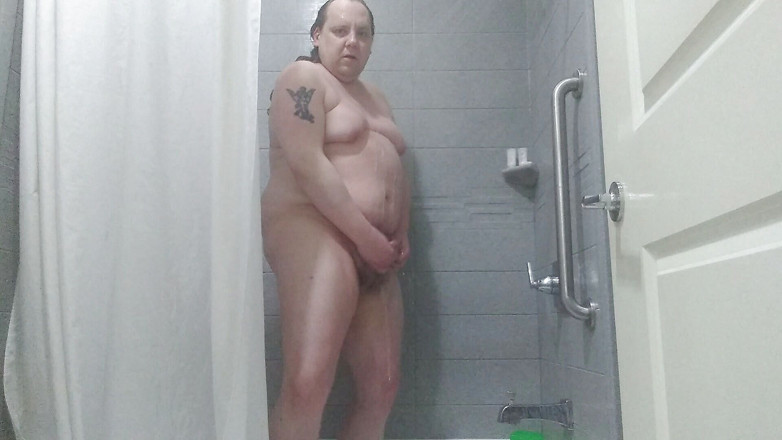 Via Love: Première vidéo sous la douche