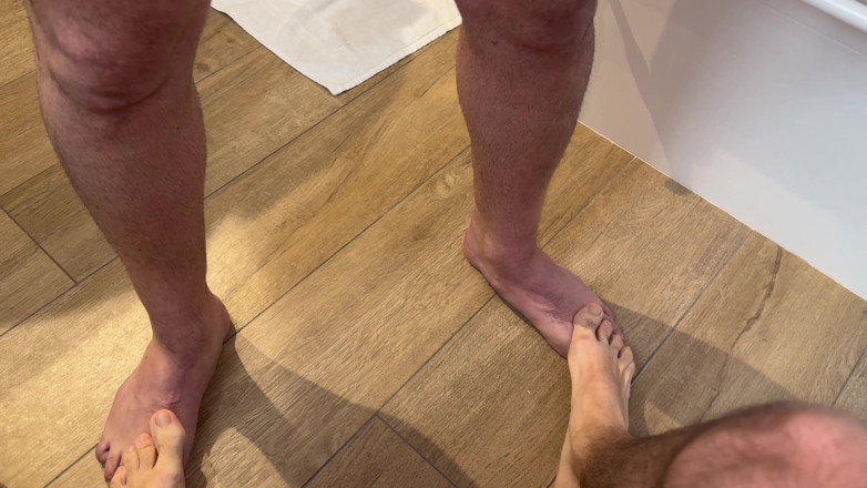 ItalianBigDick22: Mi masturbo il cazzo italiano del mio amico etero e...