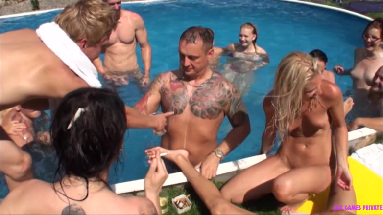 Czech Pornzone: Jardín barbacoa orgía vol.4