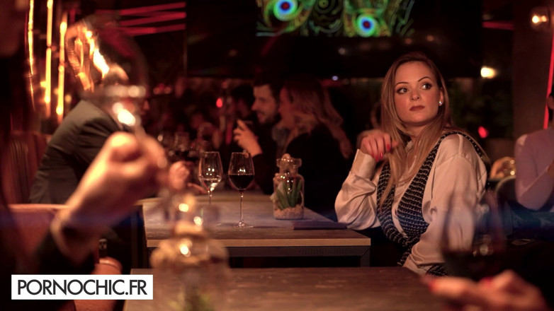 Pornochic: Tiffany Leiddi bir restoranın tuvaletlerinde sakso çekiyor