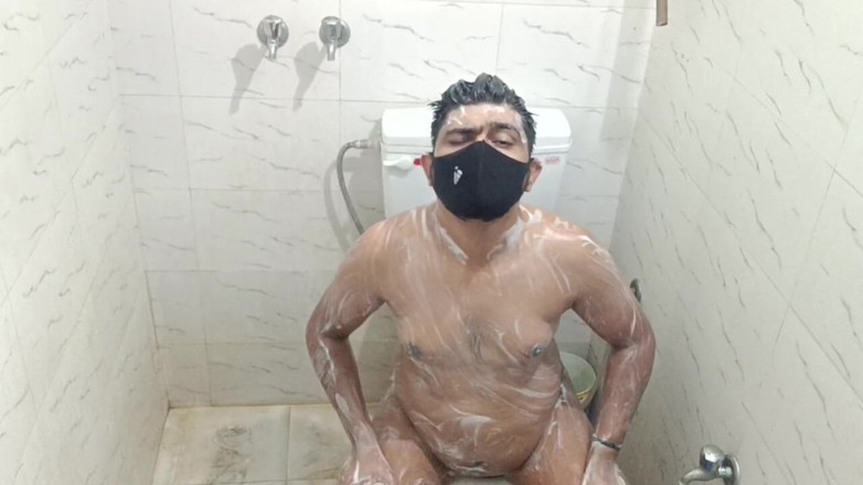 Jyoti Verma: Salı banyoda çıplak dans ve masaj