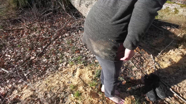 Bouncy Tits Action: Naturaleza abierta y tetas duras