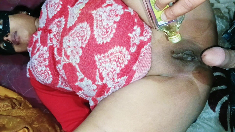 Sexy_girl_nehu: インドのバービーのきつい膣を初めて抱く