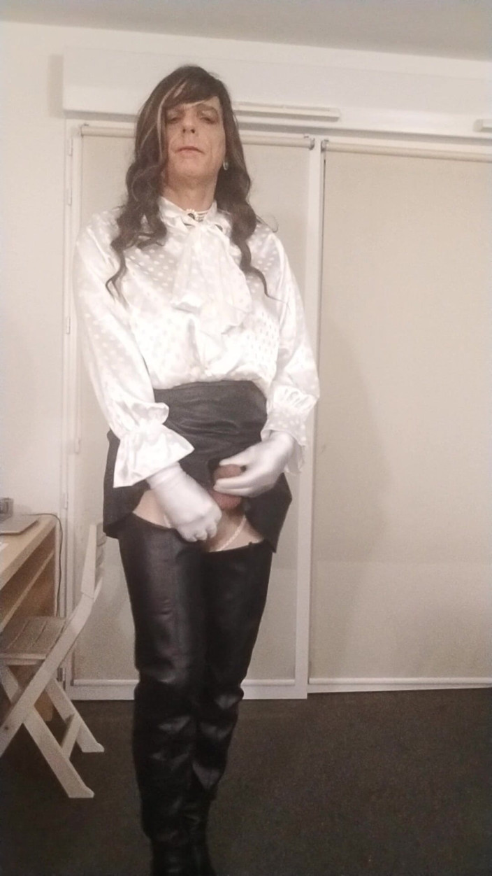 Madame Penelope studio: Melancap En Satin Blanc Cuir