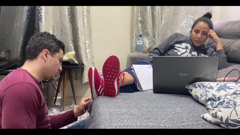 KiffaFeet: Kiffa phớt lờ nô lệ chân trong khi anh ta...