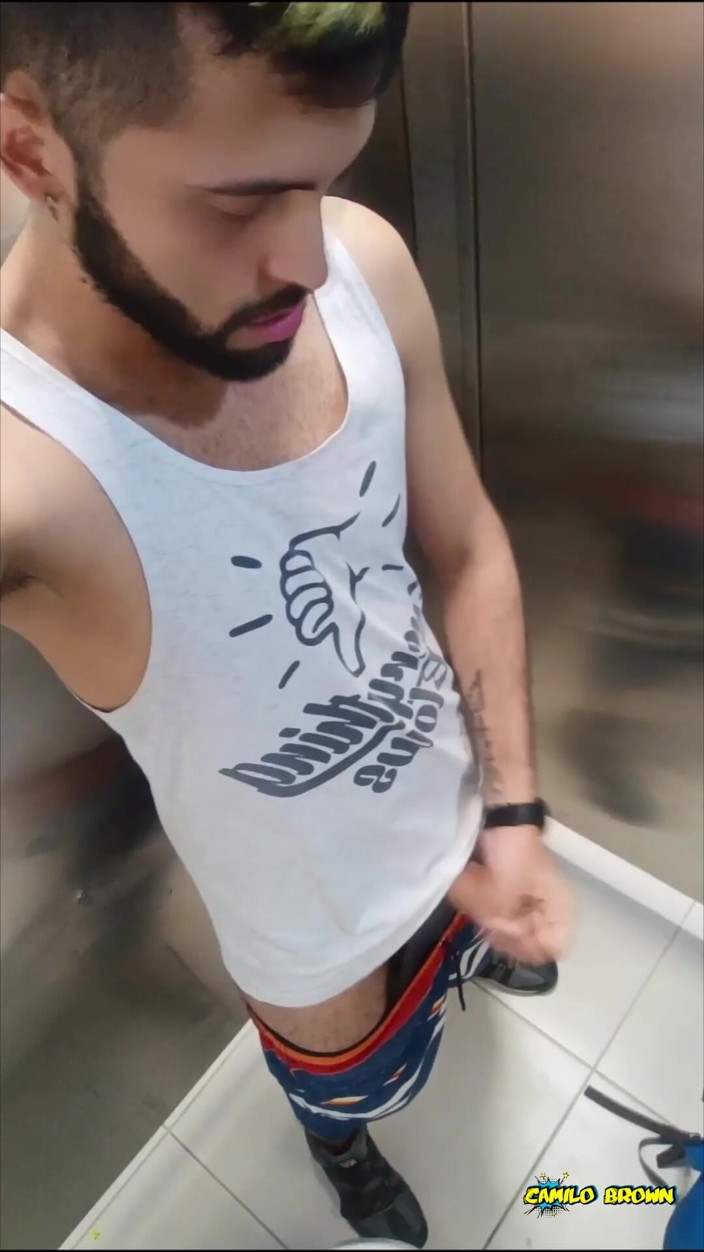 Camilo Brown: Latino mit großem schwanz im badezimmer der Mall wurde mehrmals...