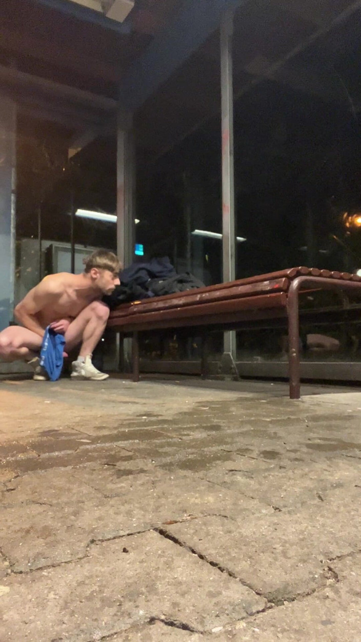 PublicExhibition: Německý chlap se odvážil venku