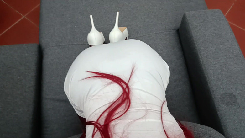 LauraOnHeels: MILF POV Pijpbeurt En Sperma Likken