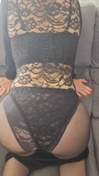 Mujer madura en lencería sexy