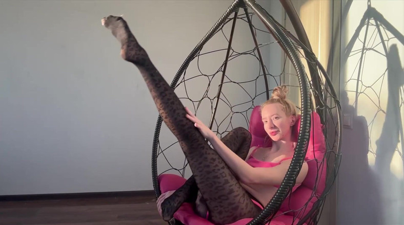 Skinny_lady69: Інструкція з дрочки з гнучкою дівчиною в купальнику+туга