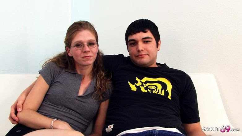 Full porn collection: Teen Jenny s brýlemi je ošukaná velkým černým ptákem, zatímco její...