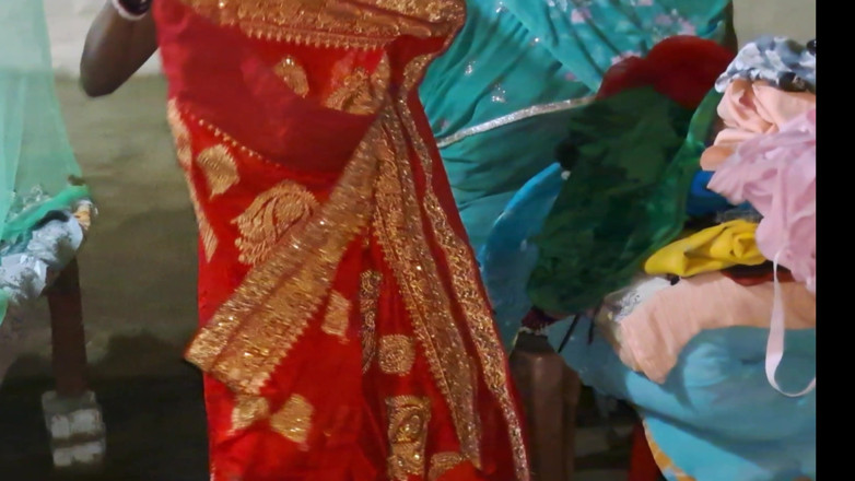Trilokinath: Bihari village bhabhi vestido trocando de roupa em casa