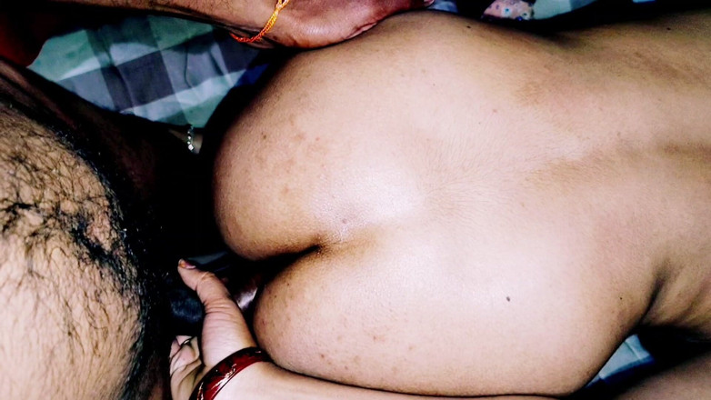 Raj porno studio: Desi bhabhi wurde überzeugt, zum ersten mal ihre muschi gebohrt zu...