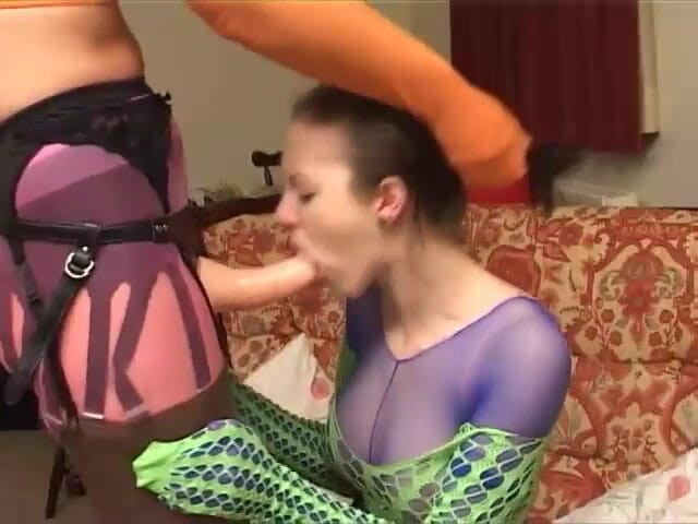 Homegrown Lesbian: Lesbiene englezoaice ciudate face sex anal cu vibrator legat