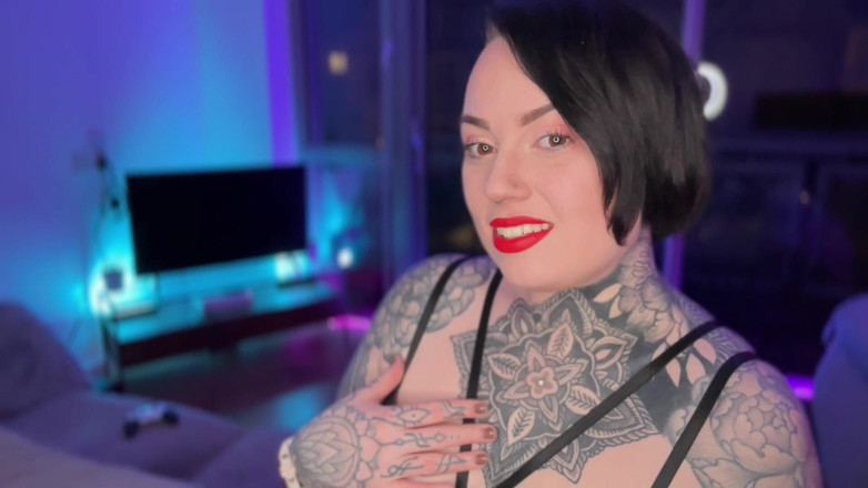 Miss Valentina: Executrixxx Bar Hookup