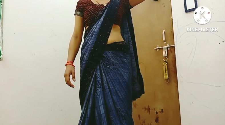 Ankurpriya000: Indyjski Bhabhi w Sari zdejmuje ubrania i palcowania cipki